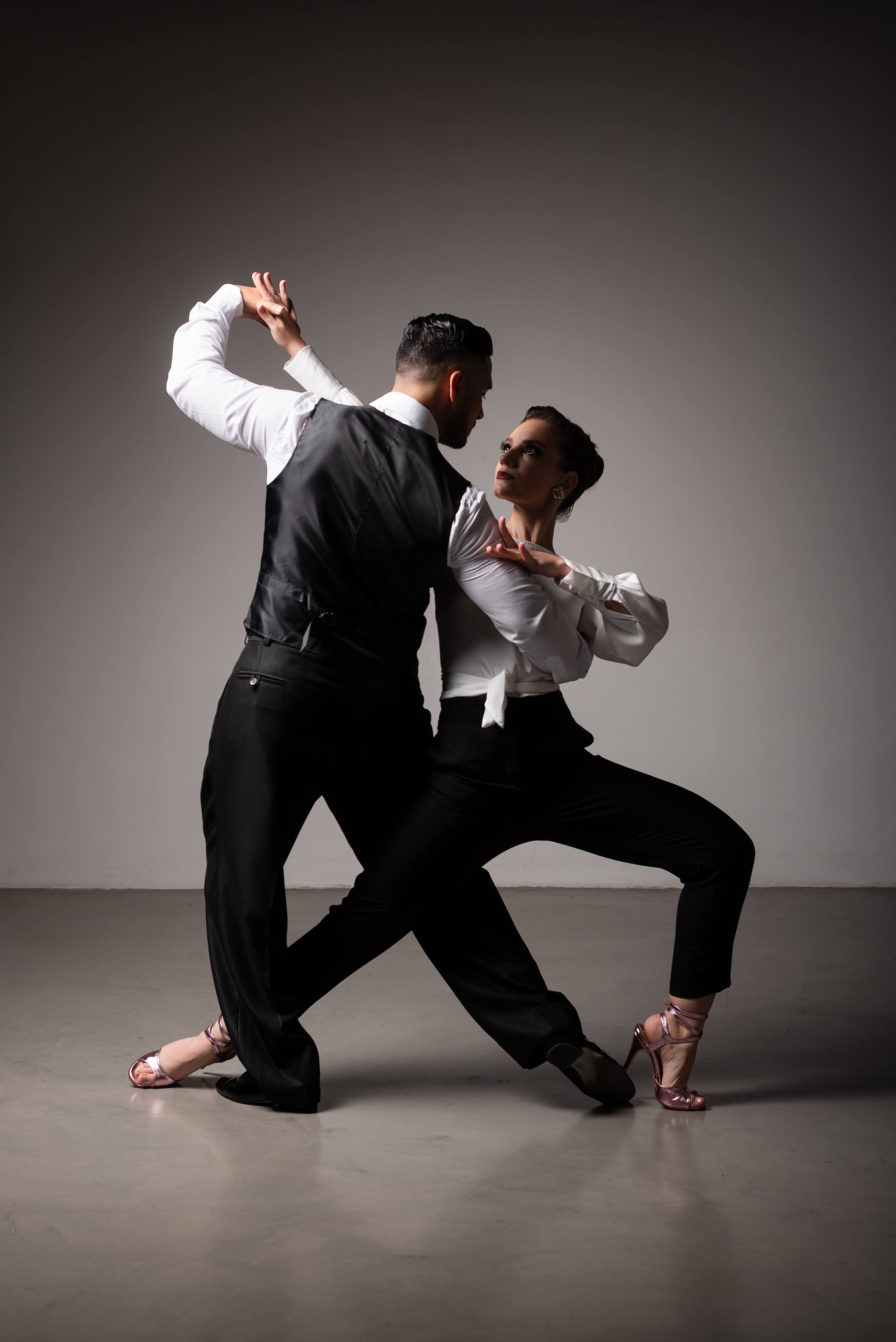 Cristian y Ornella bailando tango